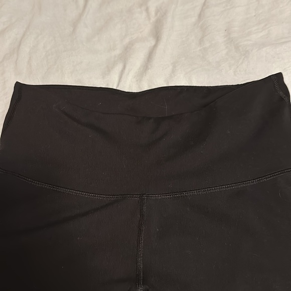 Woman’s old navy 7/8 leggings. Black, size Medium. - Picture 2 of 3